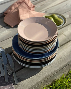 dinnerplate-memphis-stilleben-rose