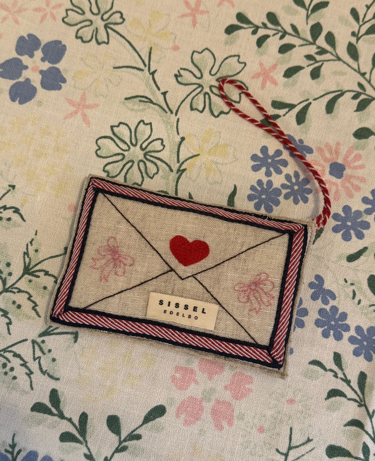 Sissel Edelbo: Christmas Letter Ornament Santa