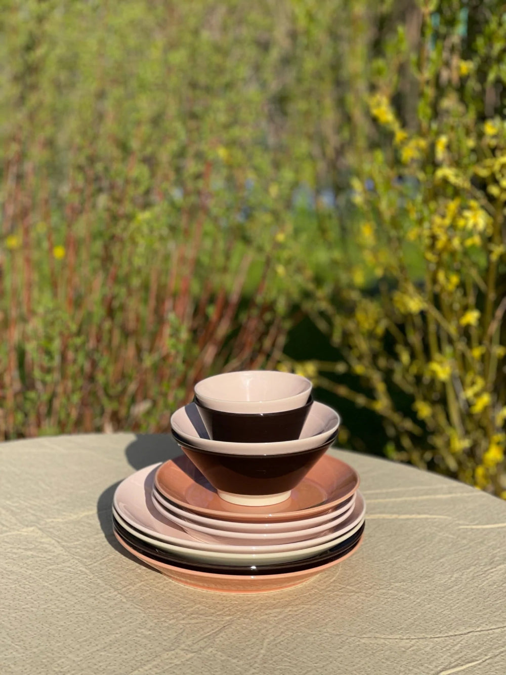 memphis-stilleben-tallerken