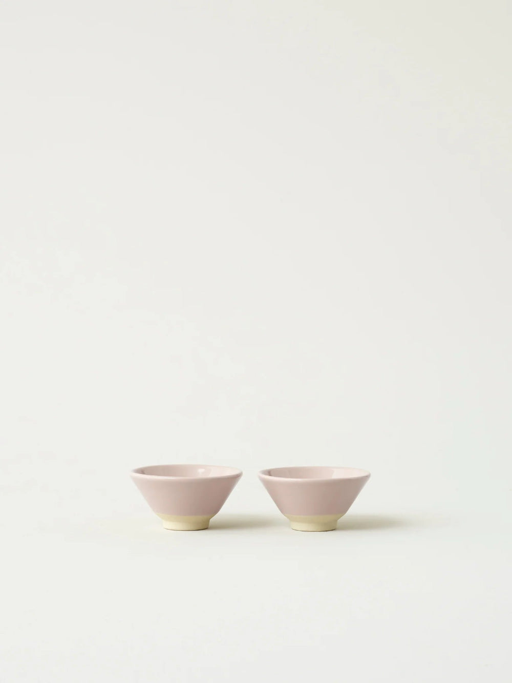 memphis-skål-rose-stilleben